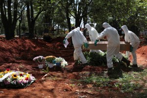 Brasil roza las 190.000 muertes y los 7,4 millones de casos de coronavirus