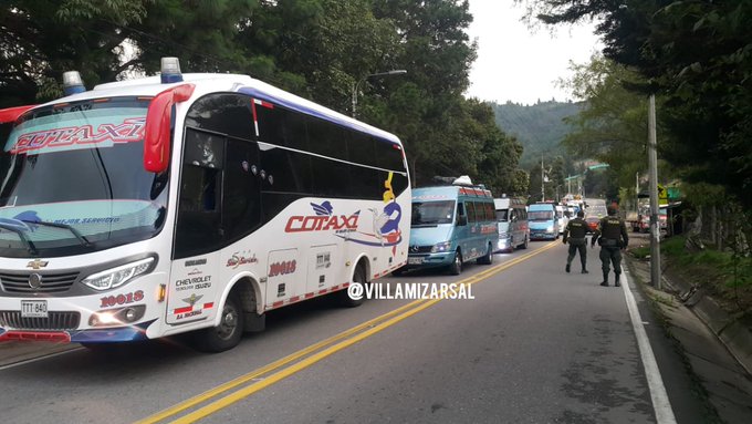 Más de 25 autobuses con migrantes venezolanos se movilizan por la vía Pamplona-Cúcuta