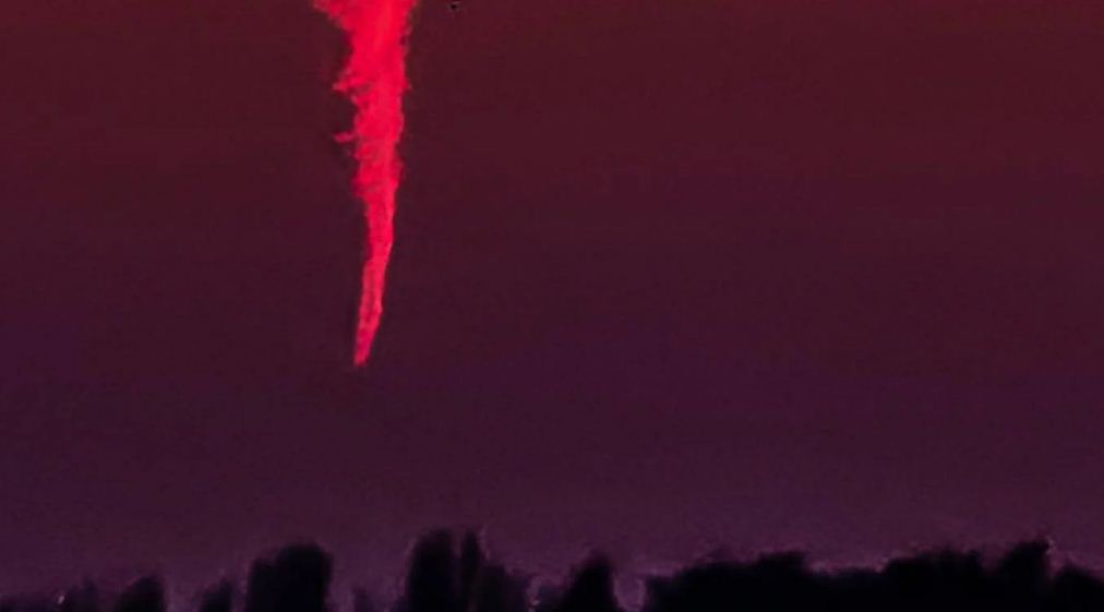 El misterioso fenómeno de fuego avistado en el cielo de Inglaterra (FOTOS)