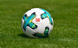 Europa se abre poco a poco: El fútbol regresa con cautela por el coronavirus