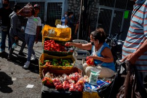Por los alto costos los venezolanos compran poco y hacer mercado es un dolor de cabeza