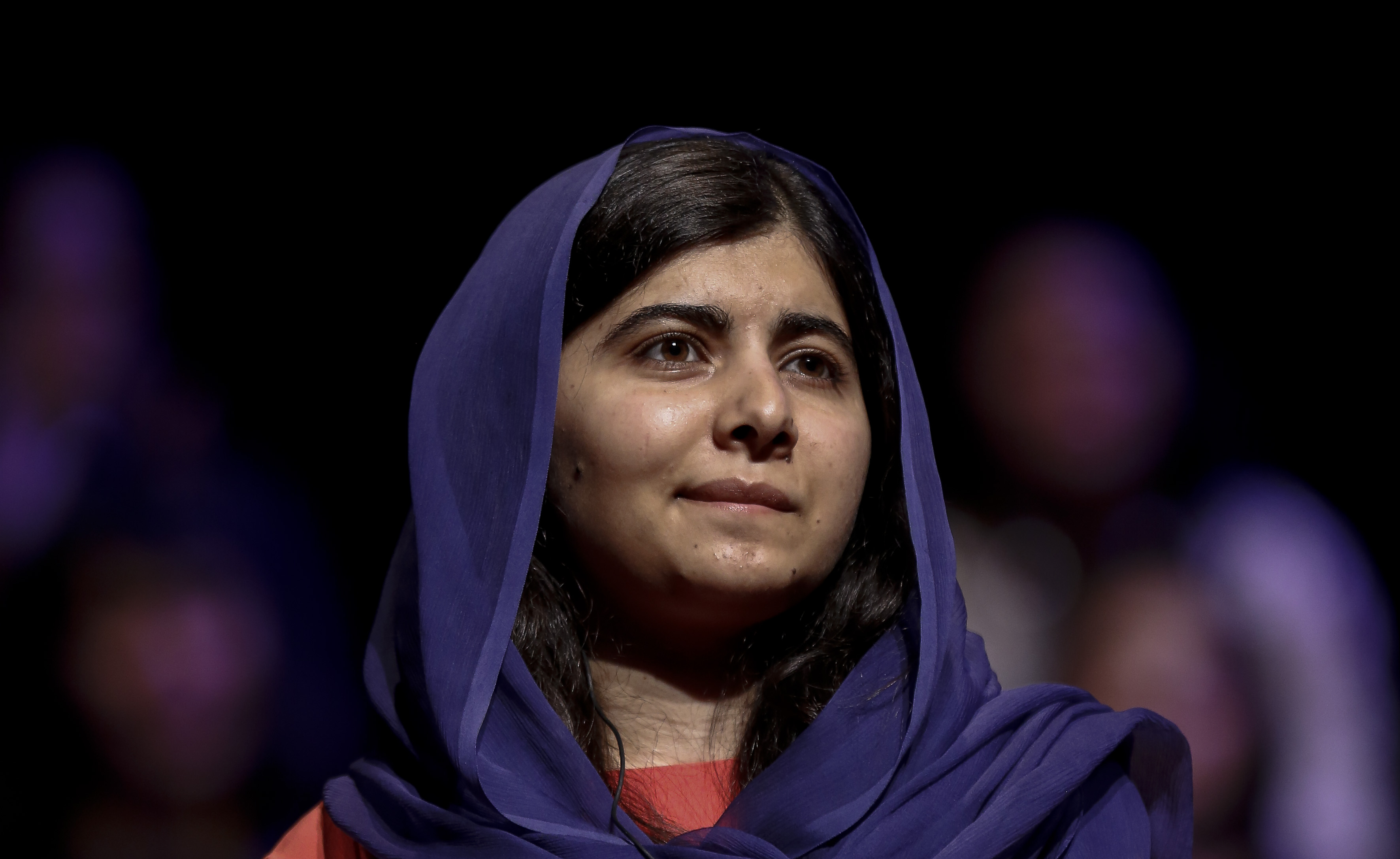 Malala recibió diploma por filosofía, política, y economía de la universidad de Oxford