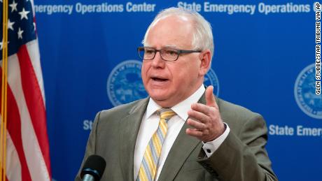 El gobernador de Minnesota autoriza la “movilización total” de la Guardia Nacional del estado tras las protestas