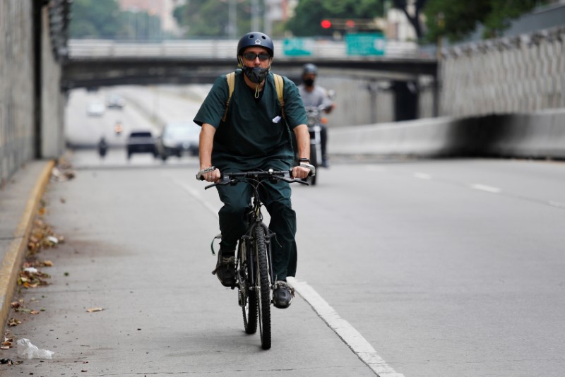 Bicicletas usadas, el último recurso frente a la crisis de gasolina en Venezuela (Fotos)