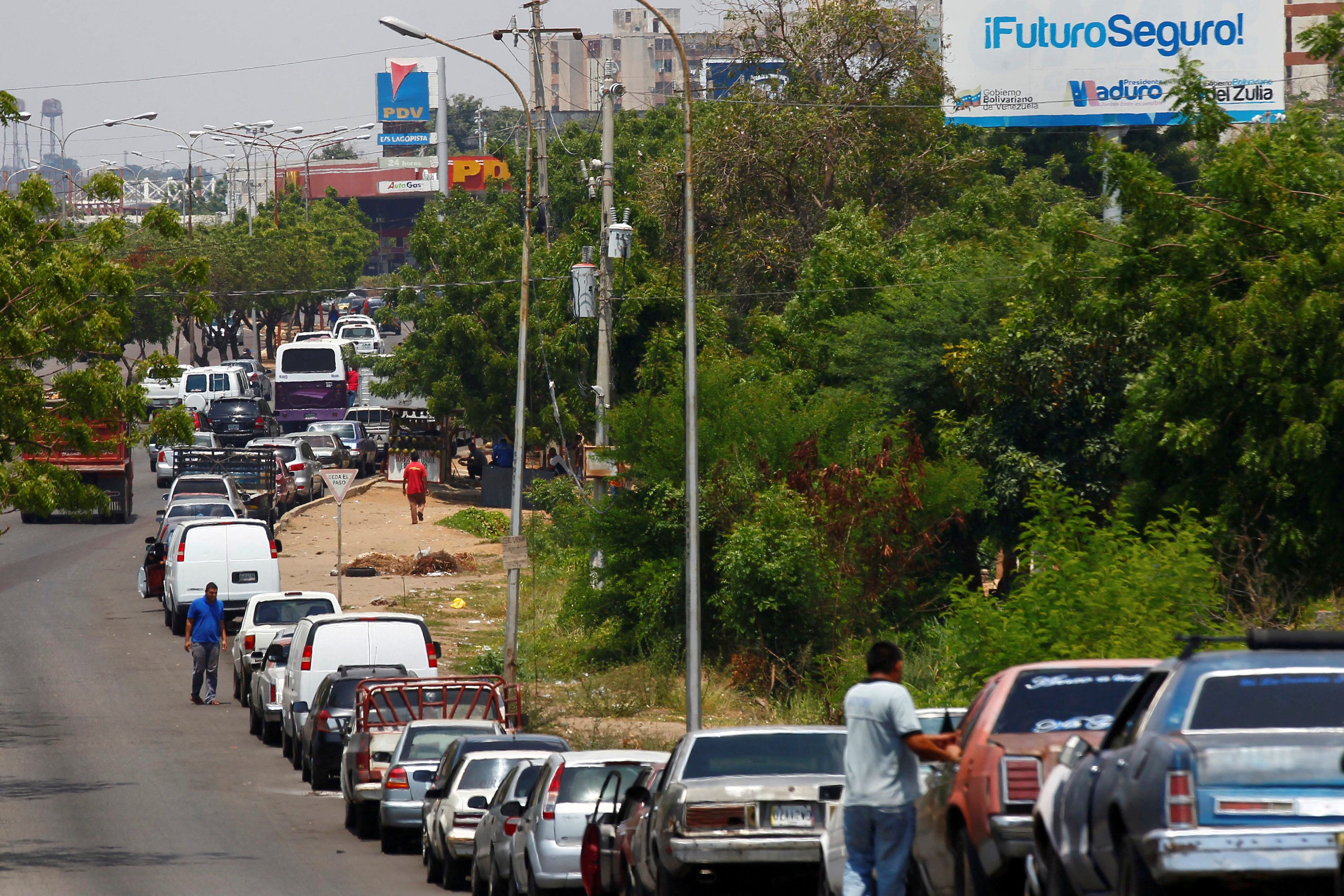México estaría dispuesto a vender combustibles a Venezuela pese a sanciones de Washington