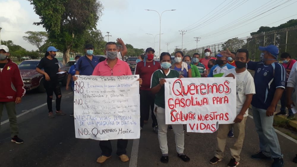 En Ciudad Bolívar, pacientes renales protestan para exigir gasolina #24Jun (Fotos)