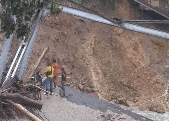 Vente Barinas denunció que parroquia Calderas quedó incomunicada por caída de un puente (Fotos)
