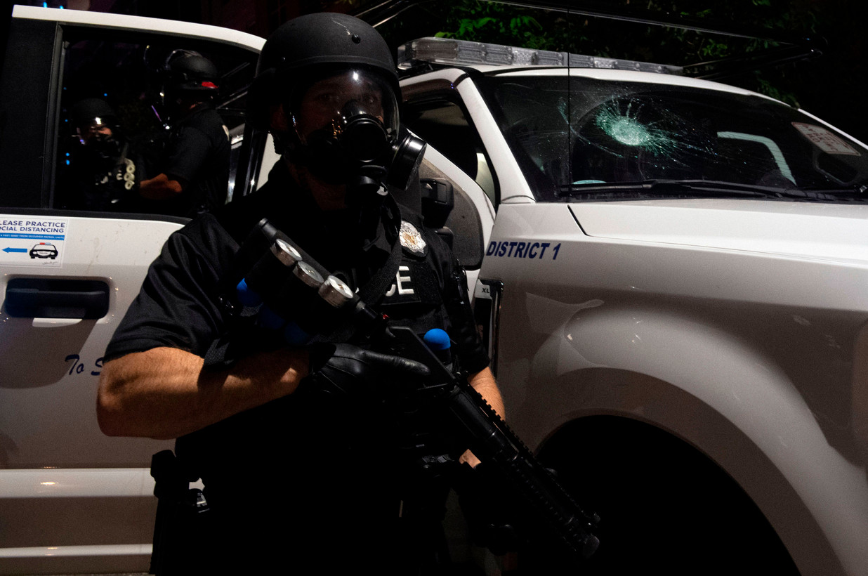La policía de Denver prohíbe los estrangulamientos en medio de las continuas protestas de George Floyd