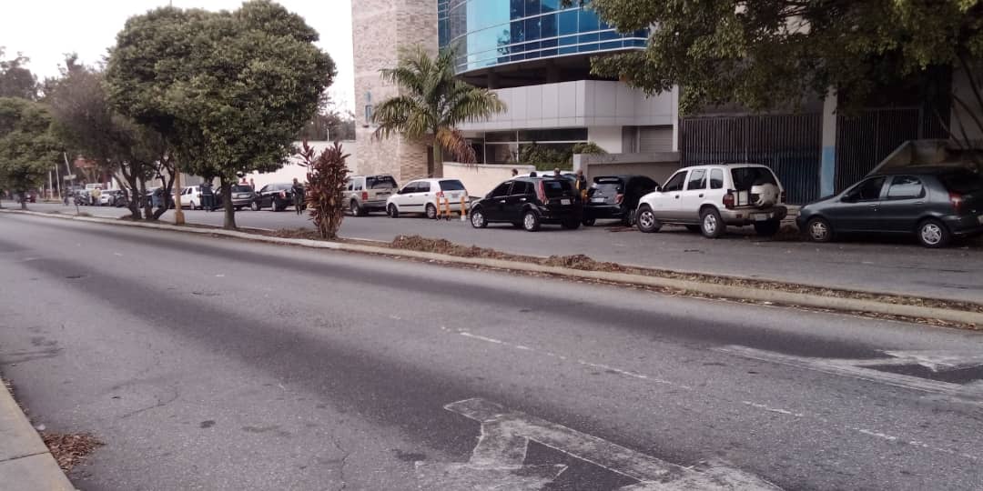 Así amaneció la MEGA COLA de conductores en Mérida para echar gasolina #4Jun (Fotos)