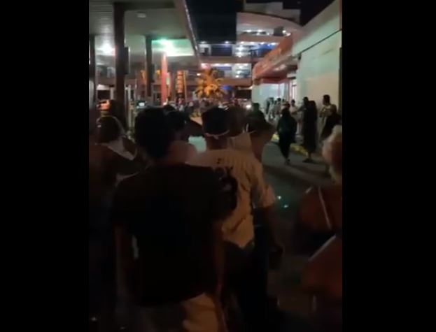 Conductores se alzaron contra racionamiento de gasolina en Vargas (Video)