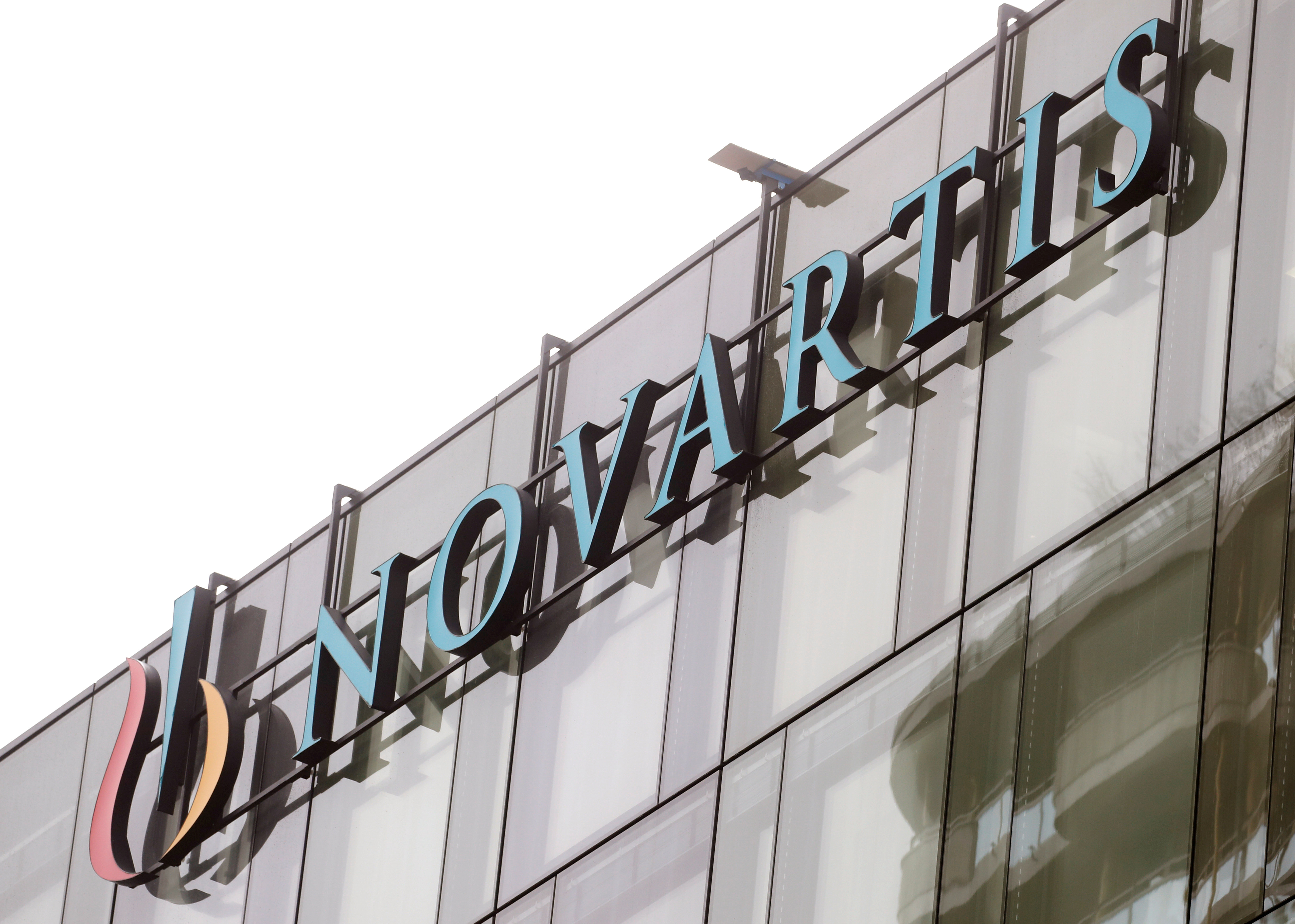 La farmacéutica suiza Novartis suspende parte de sus actividades en Rusia