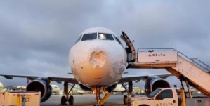 El IMPACTANTE video de cómo quedó un Airbus luego de cruzar una tormenta de granizo