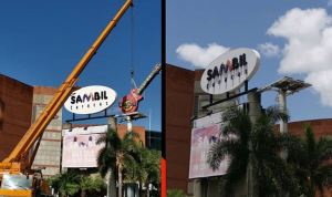 ¡Adios Hard Rock Café Caracas! Desmontaron la emblemática guitarra del Sambil (Fotos)