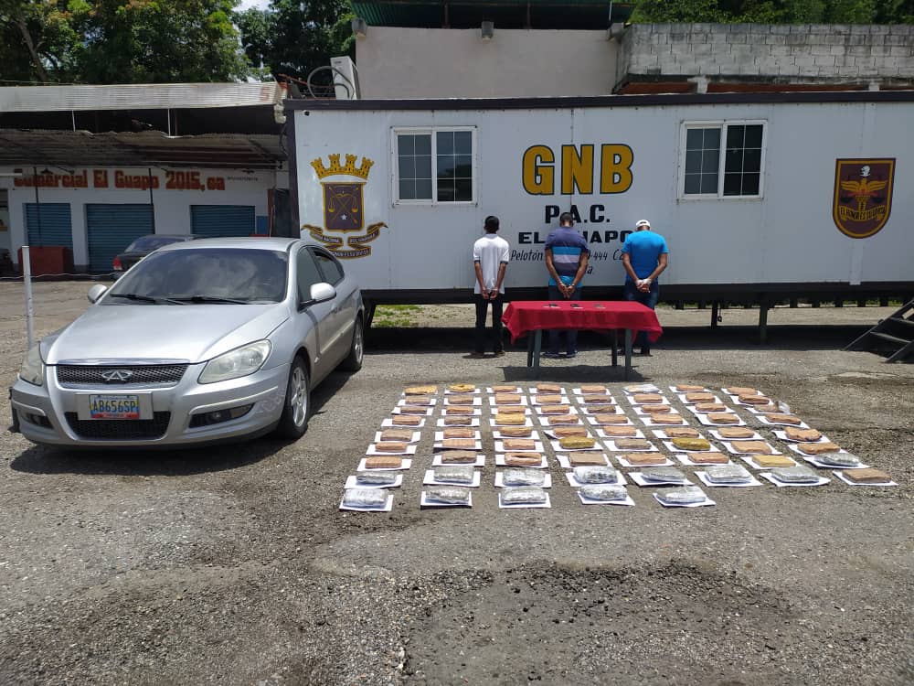 GN incauta más de 35 kilos de presunta droga y detiene a tres individuos en El Guapo entre ellos un Cicpc