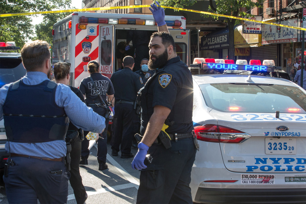 Tres heridos en tiroteo a plena luz del día en Nueva York