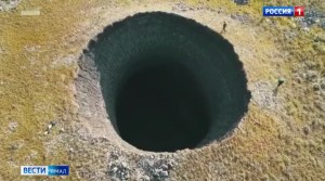 EN VIDEO: Así es el misterioso cráter de 50 metros de profundidad que apareció en medio de Siberia