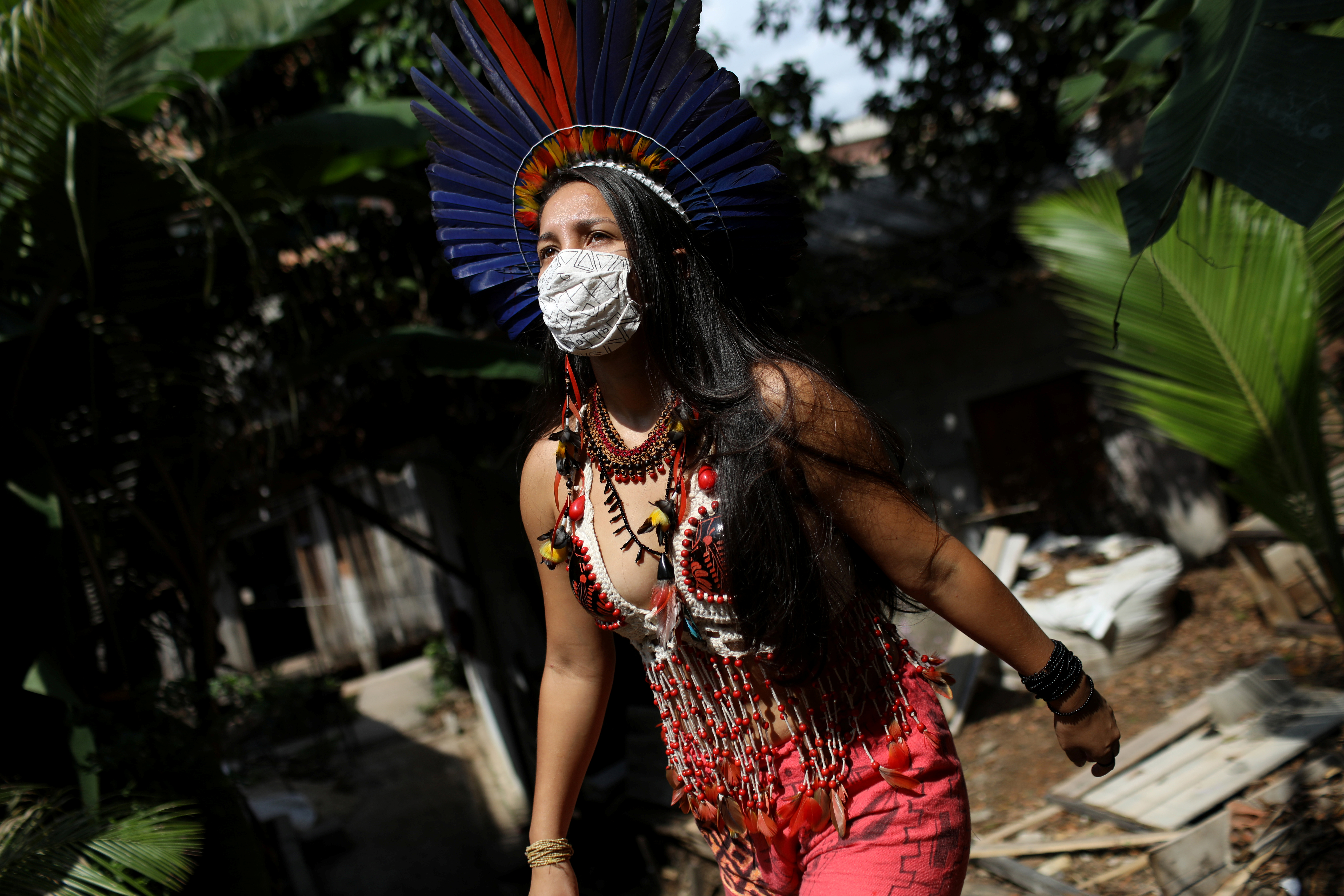 Activista indígena del Amazonas pelea por salvar la selva y el futuro de su tribu (FOTOS)