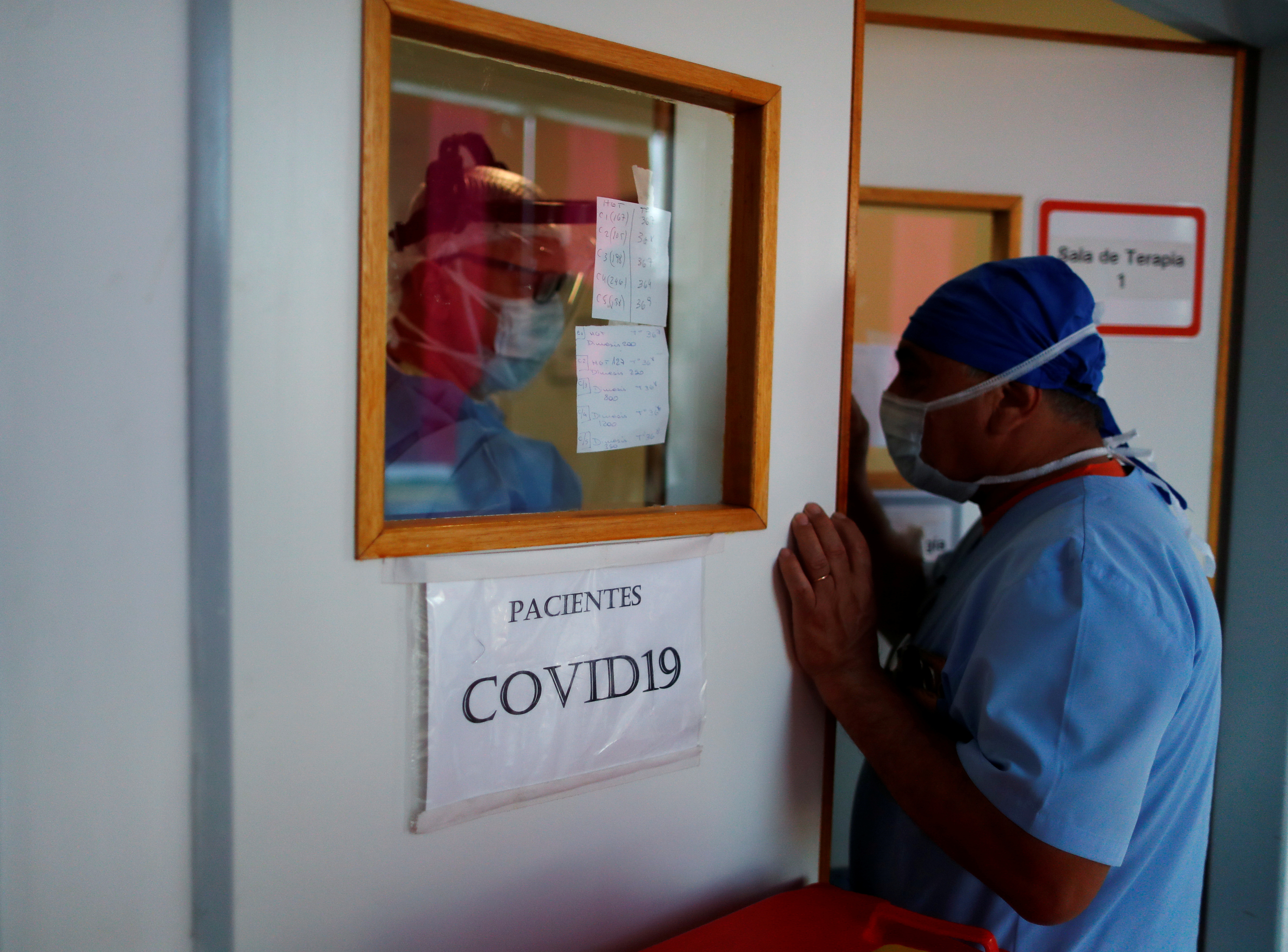 Argentina se aproxima al millón de casos de coronavirus, el país más pequeño en llegar a esta cifra
