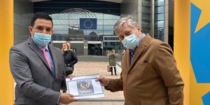 Azuaje delivers to the European Parliament evidence of the Macuto massacre ordered by Maduro’s dictatorship