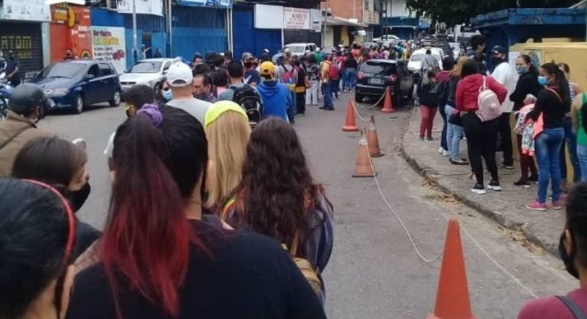 Las colas en las oficinas de Saime en San Cristóbal son KILÓMETRICAS #19Oct (FOTOS)
