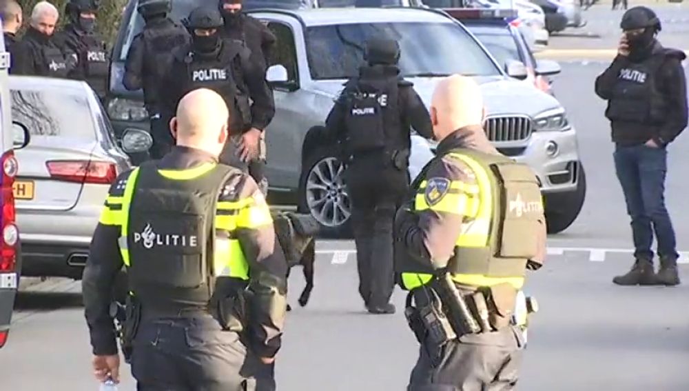 Policía holandesa detiene a un hombre tras disparar contra embajada saudita