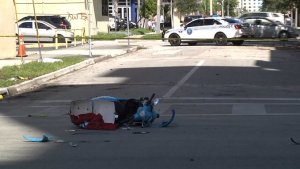 La policía de Miami busca a un camionero que atropelló a un anciano