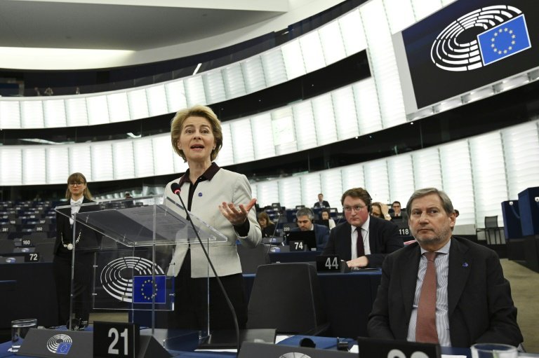 Eurodiputados reaccionan con irritación a interminables negociaciones posbrexit