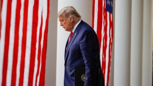 En nuevo golpe para Trump, corte rechaza desafío legal por elecciones en Pensilvania