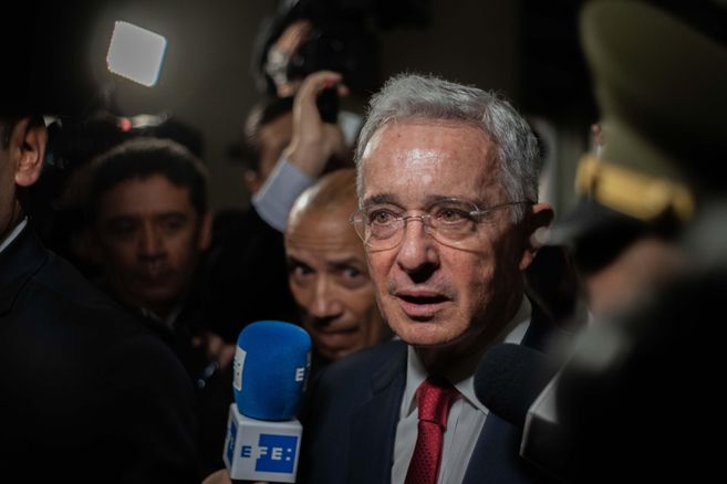 Álvaro Uribe seguirá libre, juez dice que la indagatoria que rindió sí equivale a una imputación de cargos