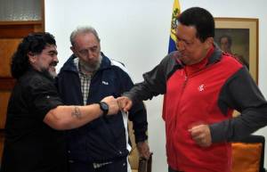 Maradona el eterno amigo de Hugo Chávez y el régimen venezolano