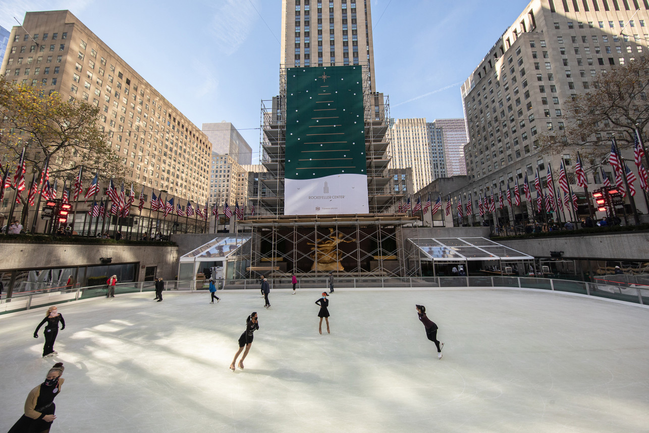 Inauguraron la icónica pista de patinaje del Rockefeller Center en Nueva York