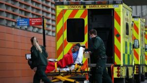 Inglaterra busca camas de hospital ante el aumento de pacientes de Covid-19