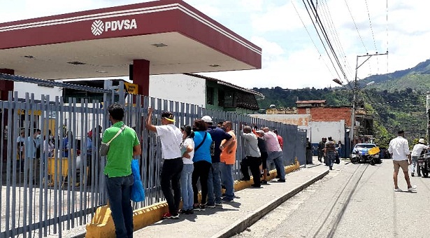 El régimen ordenó surtir con gasolina a TODOS los candidados al show electoral en Trujillo (+ Audio)
