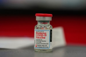 Moderna asegura que la vacuna Covid-19 funcionará contra la nueva cepa