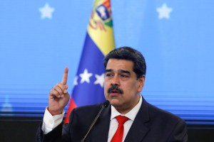 ¡Descarado! Maduro propuso a sus alcaldes tapar huecos en las calles “con las uñas”