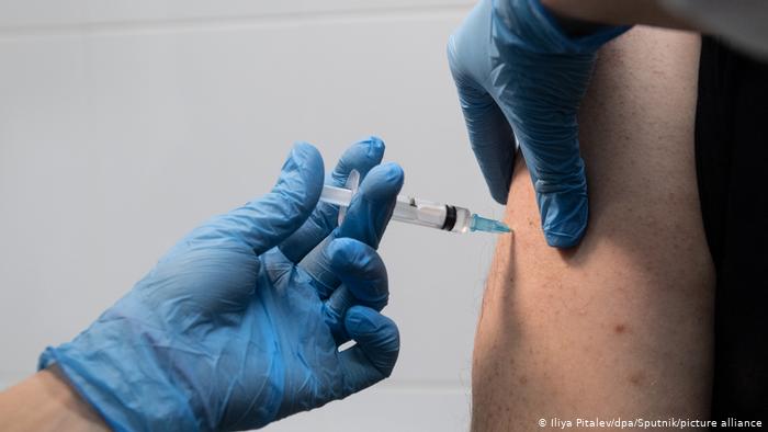 Presión en Europa por la vacuna, mientras EEUU y Brasil registran récords por la pandemia
