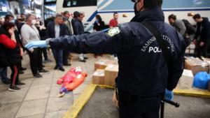 Los trabajadores sin permisos en Grecia violan el confinamiento para “sobrevivir”