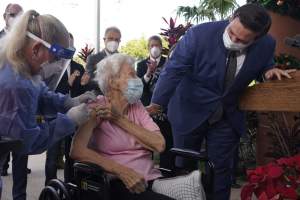 Los residentes mayores de 65 años recibirán la vacuna contra el Covid-19 en Florida