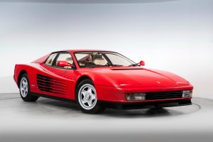 Ferrari Testarossa: El carro que despierta al niño interno de los vejetes