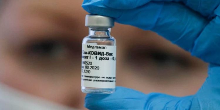 Los Centros para la Prevención de Enfermedades votan para elegir quienes recibirán primero la vacuna contra el Covid-19 en Florida