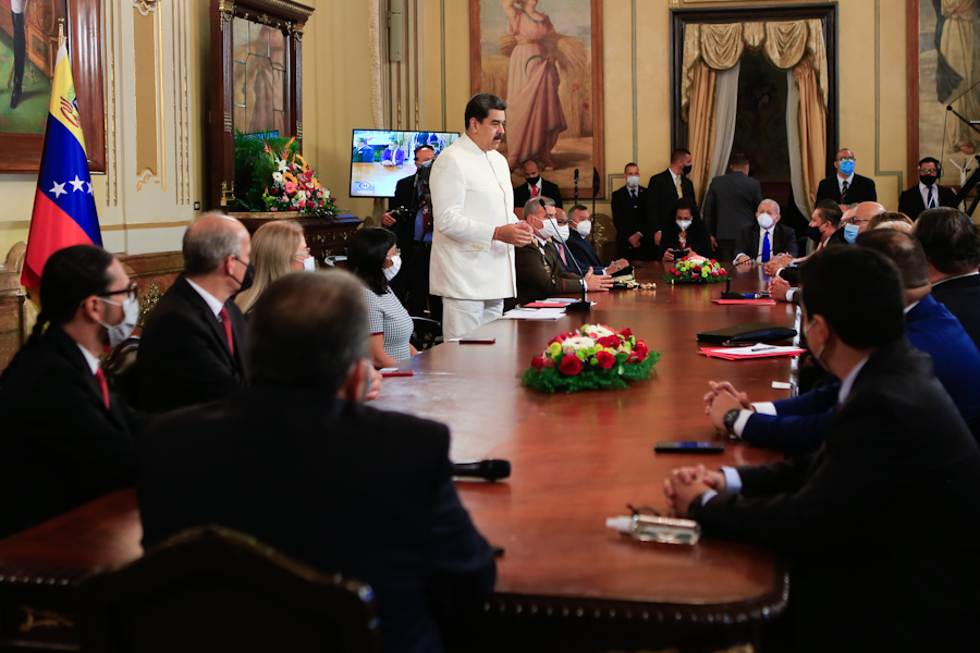 Maduro recibió en Miraflores a los diputados fraudulentos de su “Parlamento”