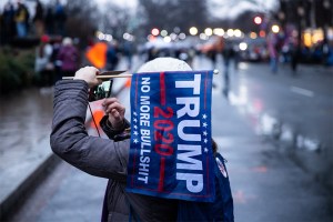 Partidarios de Trump protestan en Washington mientras el Congreso certifica resultados electorales