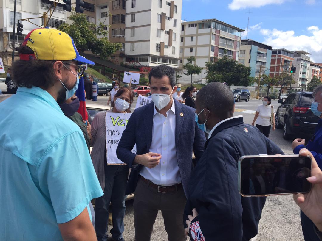 Guaidó acompañó a los vecinos de Baruta en una protesta por fallas de servicios públicos #22Ene