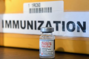 Estados Unidos considera administrar medias dosis de la vacuna de Moderna para acelerar la implementación