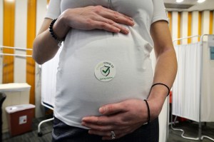 ¿Por qué la vacuna contra el Covid-19 de Moderna no debe administrarse en mujeres embarazadas?