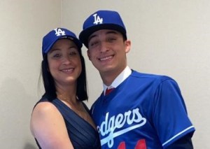 Dodgers bring a smile to top venezuelan prospect who lost his father to Covid-19
