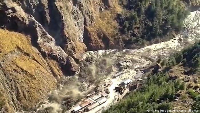 Al menos nueve muertos y 150 desaparecidos tras avalancha de lodo y agua en India (VIDEO)