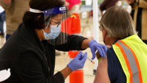 Empresas fabricantes prometen fuerte aumento en el envío de vacunas contra el Covid-19 en EEUU