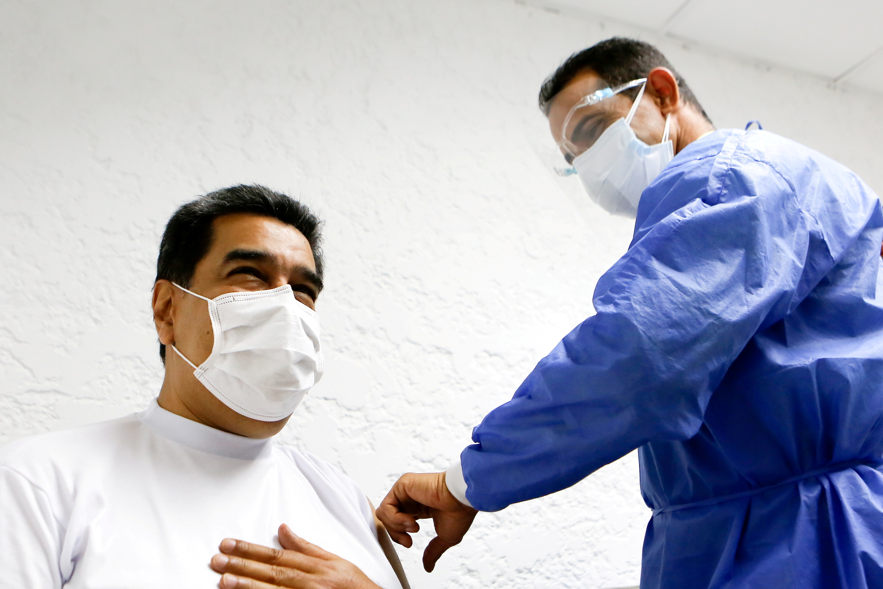 Se le cae el “GUISO” a Maduro: Revelaron por qué no quiere vacunas de AstraZeneca