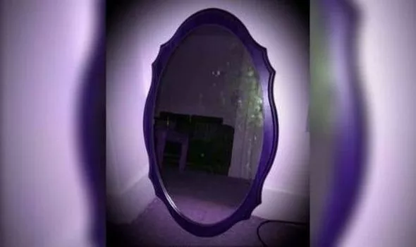 Investigador paranormal publicó un espeluznante VIDEO en el que se escucha una voz infantil a través de un espejo